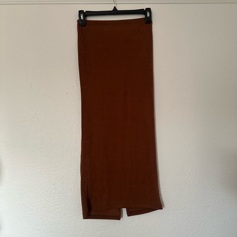 Aria Cove ruched detail coordinating midi skirt in chocolate brown US 2 ASOS - Picture 4 of 4